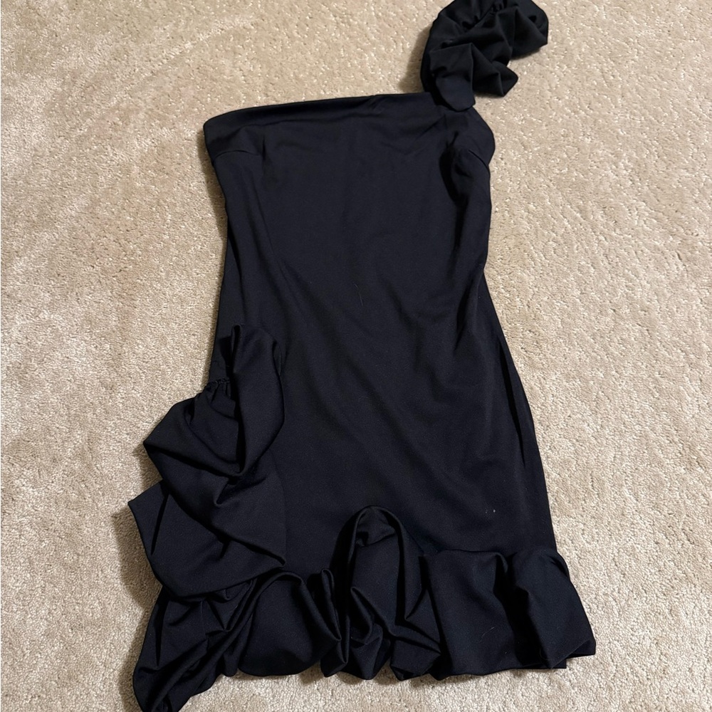 Elegant Black One-Shoulder Dress